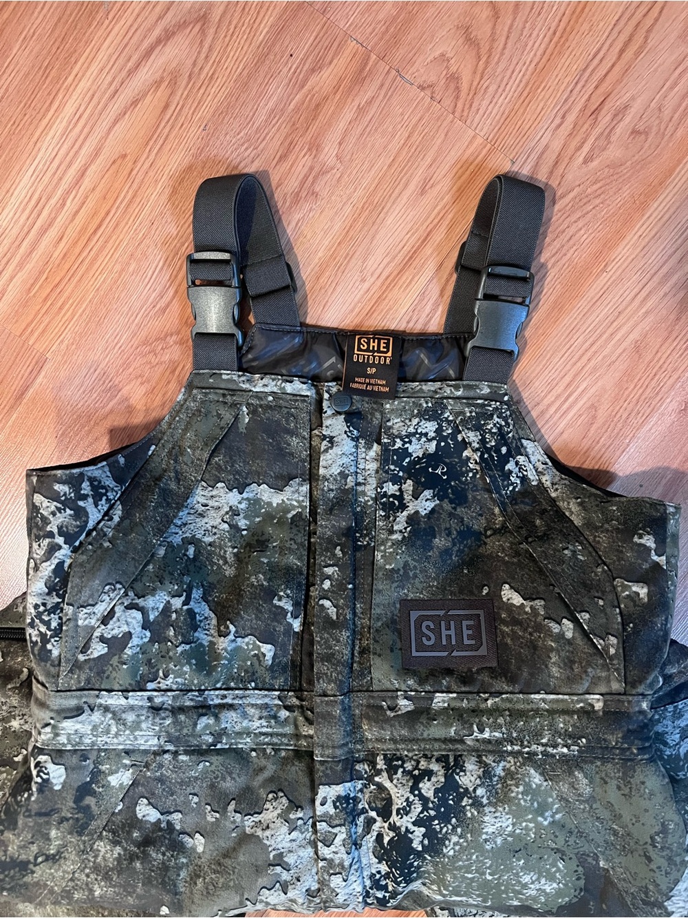 Bass Pro Shops SHE Outdoor Camo Jumpsuit women’s Small